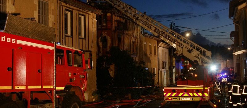 Une maison la proie des flammes
