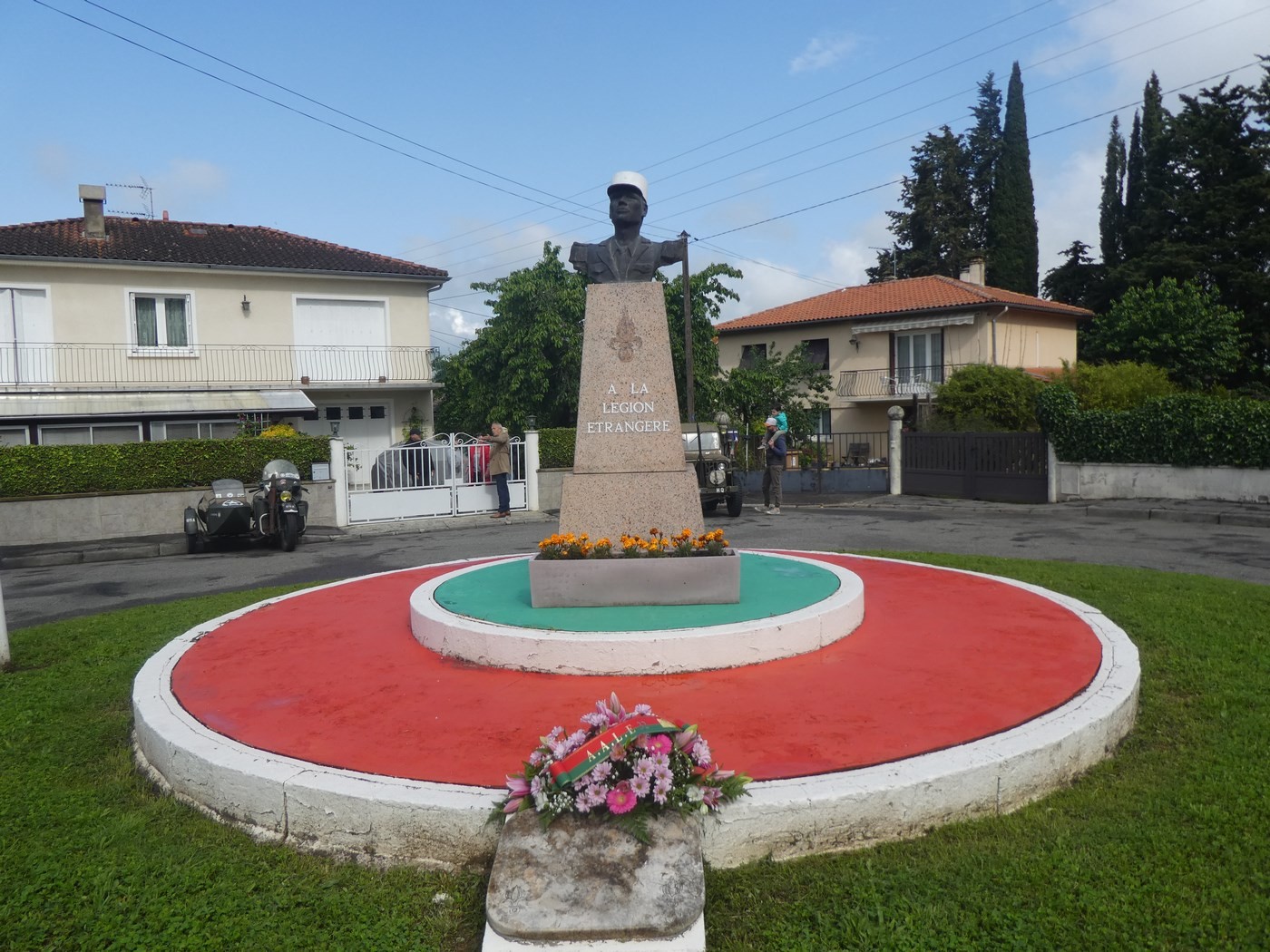 La stèle élevée place de la Légion