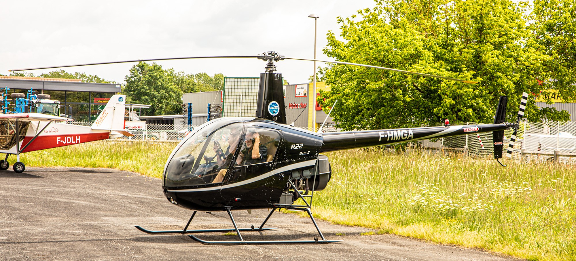 0 Hélicoptère en partance 1bis 140523 copie.jpg