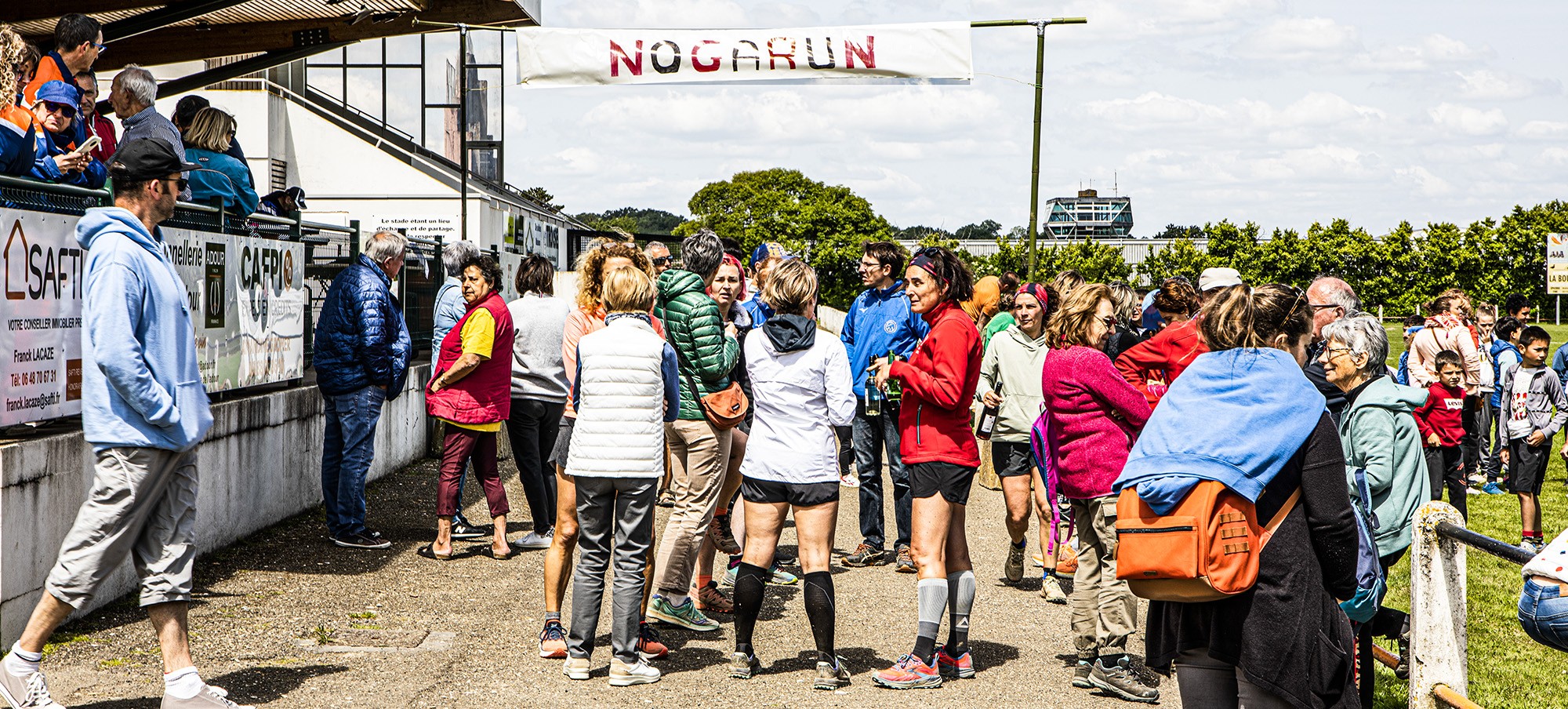 0 L'arrivée au stade de rugby 1bis 180523.jpg