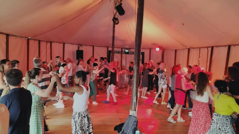 Festival des Scènes Magiques : Une Journée Éblouissante sous le Soleil