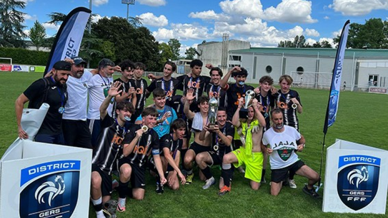 Les U17 repartent avec la coupe