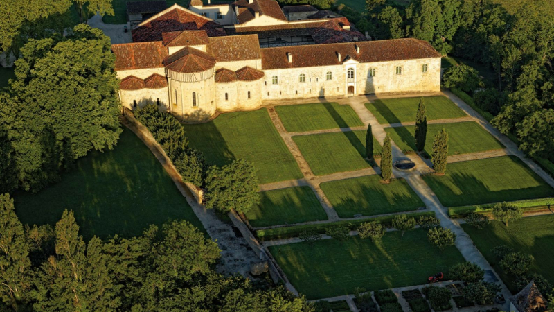 La Boîte à Jouer sur scène à l'abbaye de Flaran : un match d'improvisations théâtrales dans un lieu grandiose !