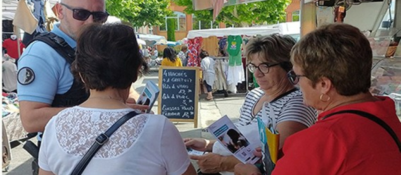 Securité des femmes les forces de l'ordre sur le terrain