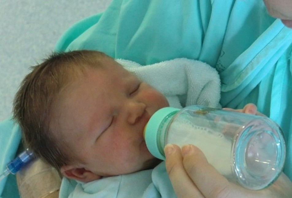 feeding-bottle-g8c018294a_640.jpg