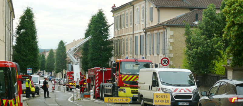 La cheminée s'effondre sur l'immeuble du voisin