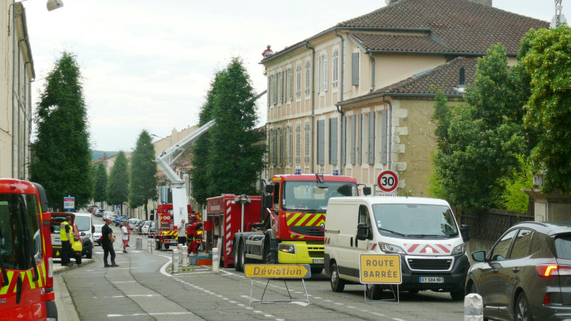 La cheminée s'effondre sur l'immeuble du voisin
