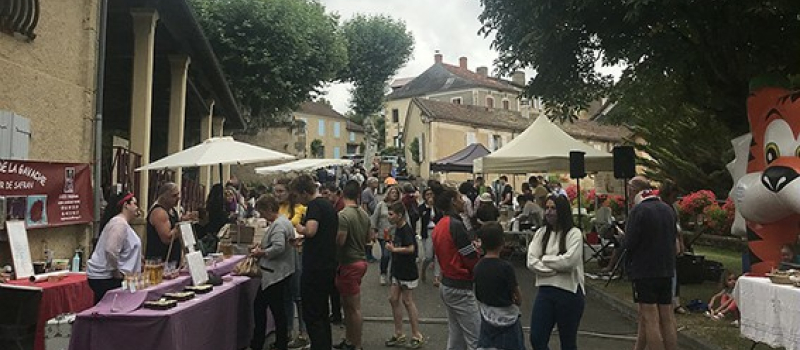 Un marché, joli, bon et animé chaque jeudi