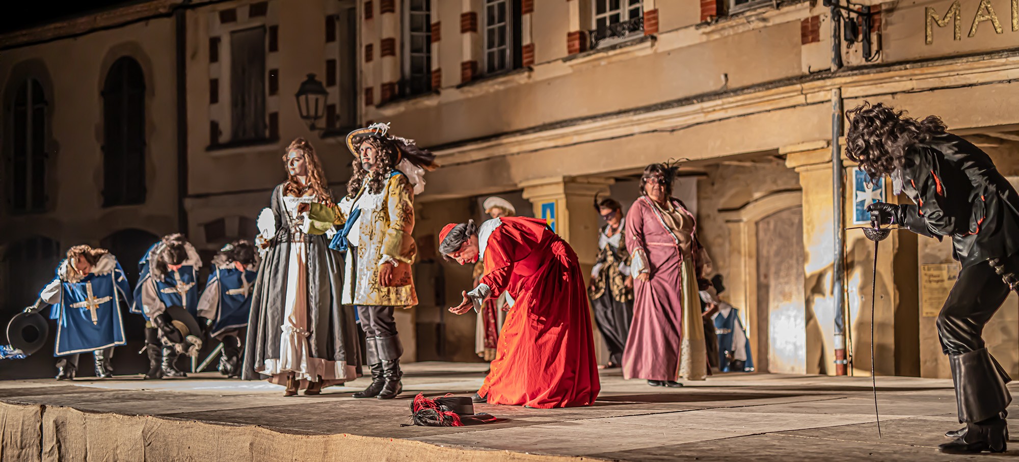 0 Louis XIII et Anne d'Autriche arrivent au bal 1bis 250623.jpg