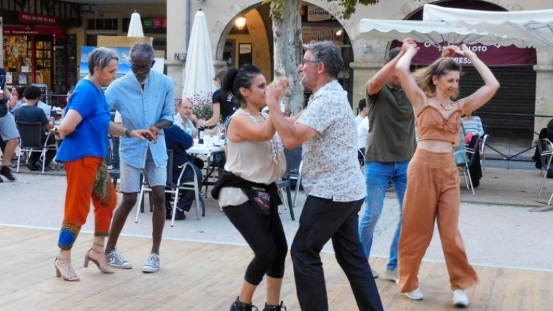 "Terrasses en Fête : Un été de musique et de convivialité à Mirande"