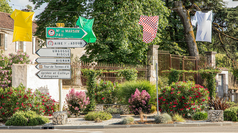Nogaro se décore pour l'arrivée du Tour de France