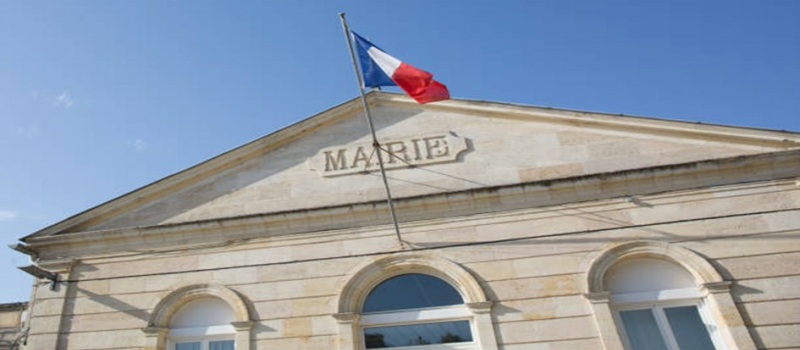 Rassemblement devant les mairies