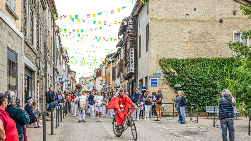 Vélos en délire et liesse à Nogaro 3 jours avant l'arrivée du Tour de France !
