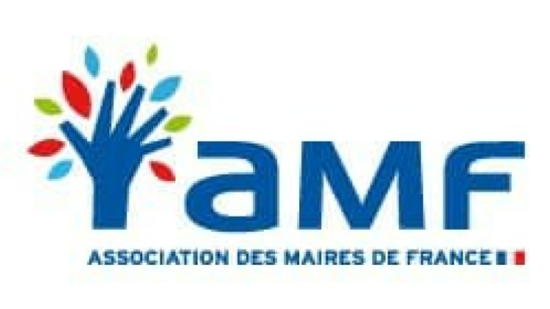 Rassemblement devant la mairie