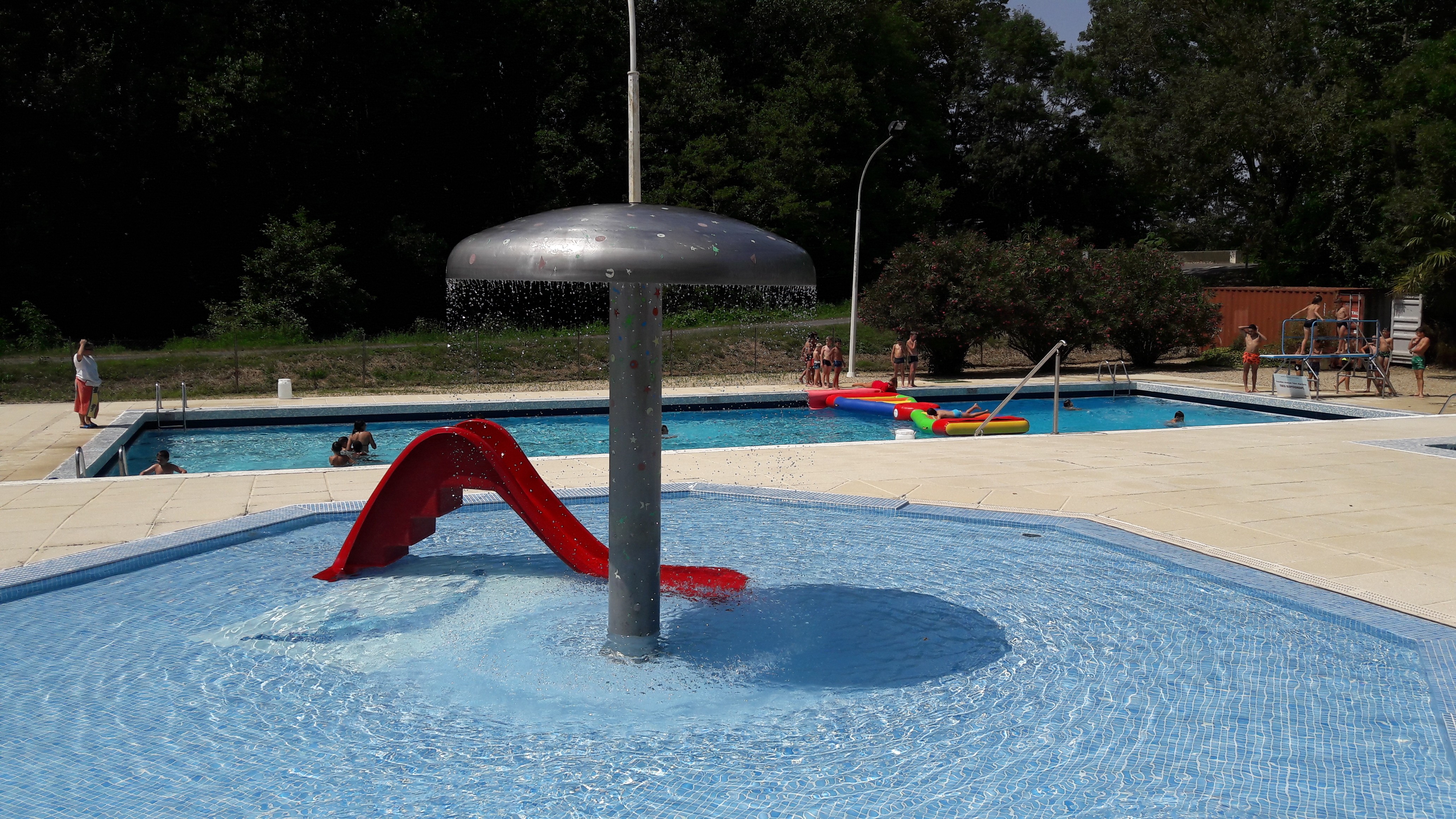 Un espace jeu aquatique pour les jeunes enfants