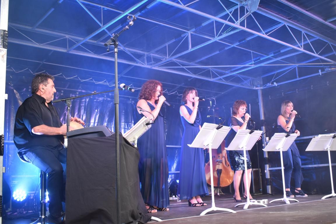 Leurs chansons sont interprétées avec des arrangements originaux
