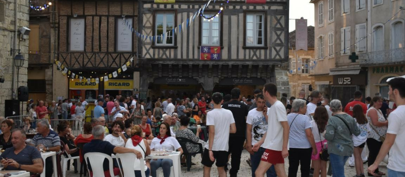 Malgré la forte chaleur , beaucoup de monde à la Féria