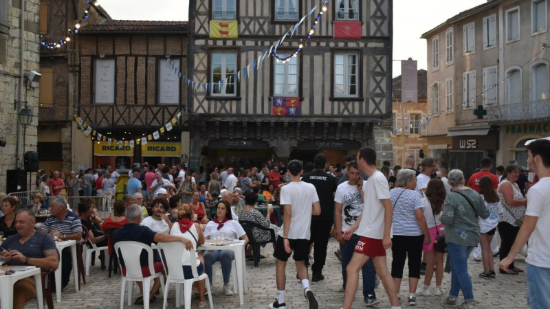 Malgré la forte chaleur , beaucoup de monde à la Féria
