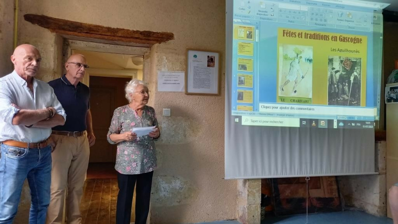 Après l'inaguration de la bibliothèque "Mille et une Pages" ,  la causerie avec Rose Marie Richard a charmé son public