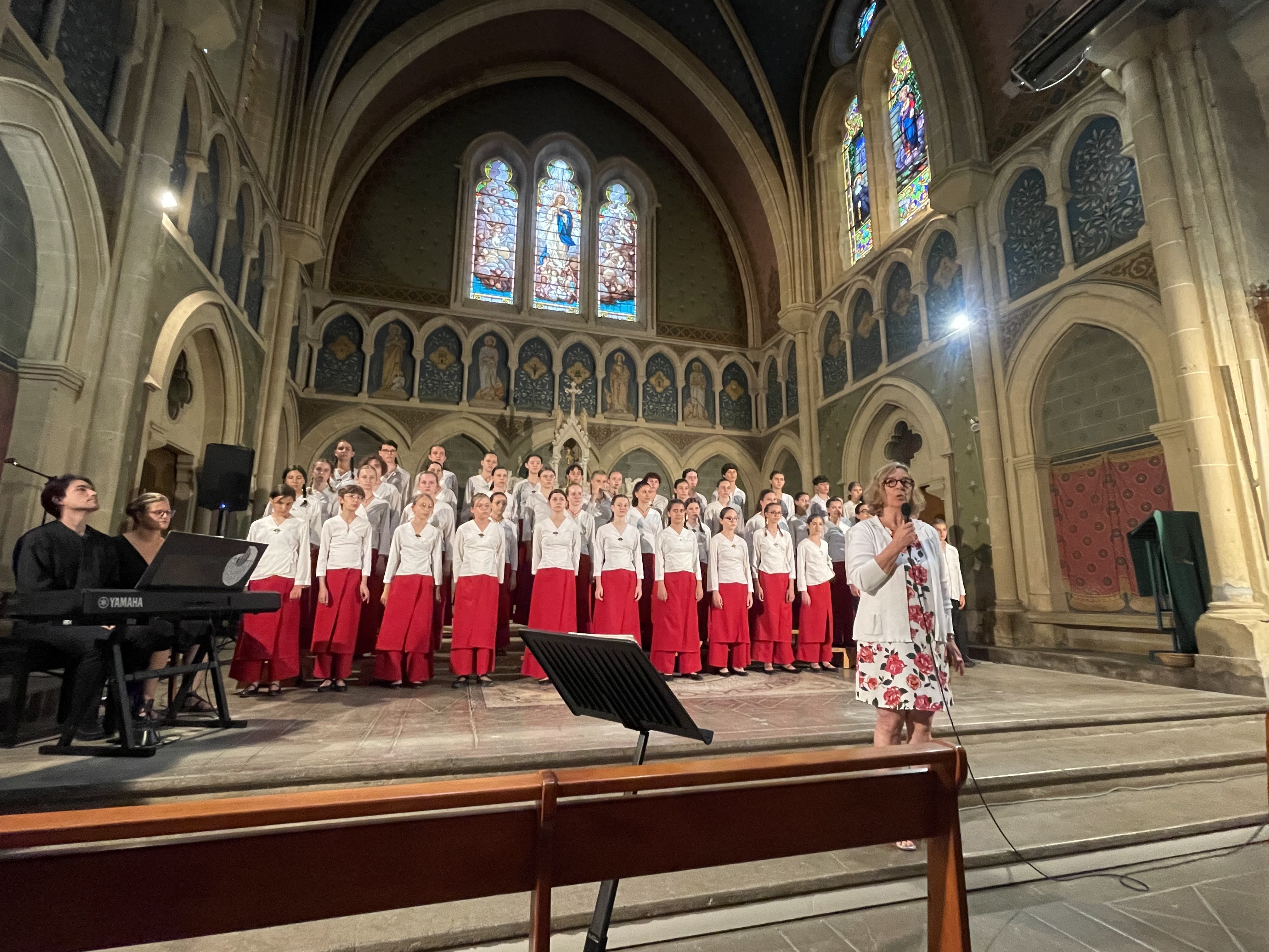 Cécile Rey Triha présentant le concert