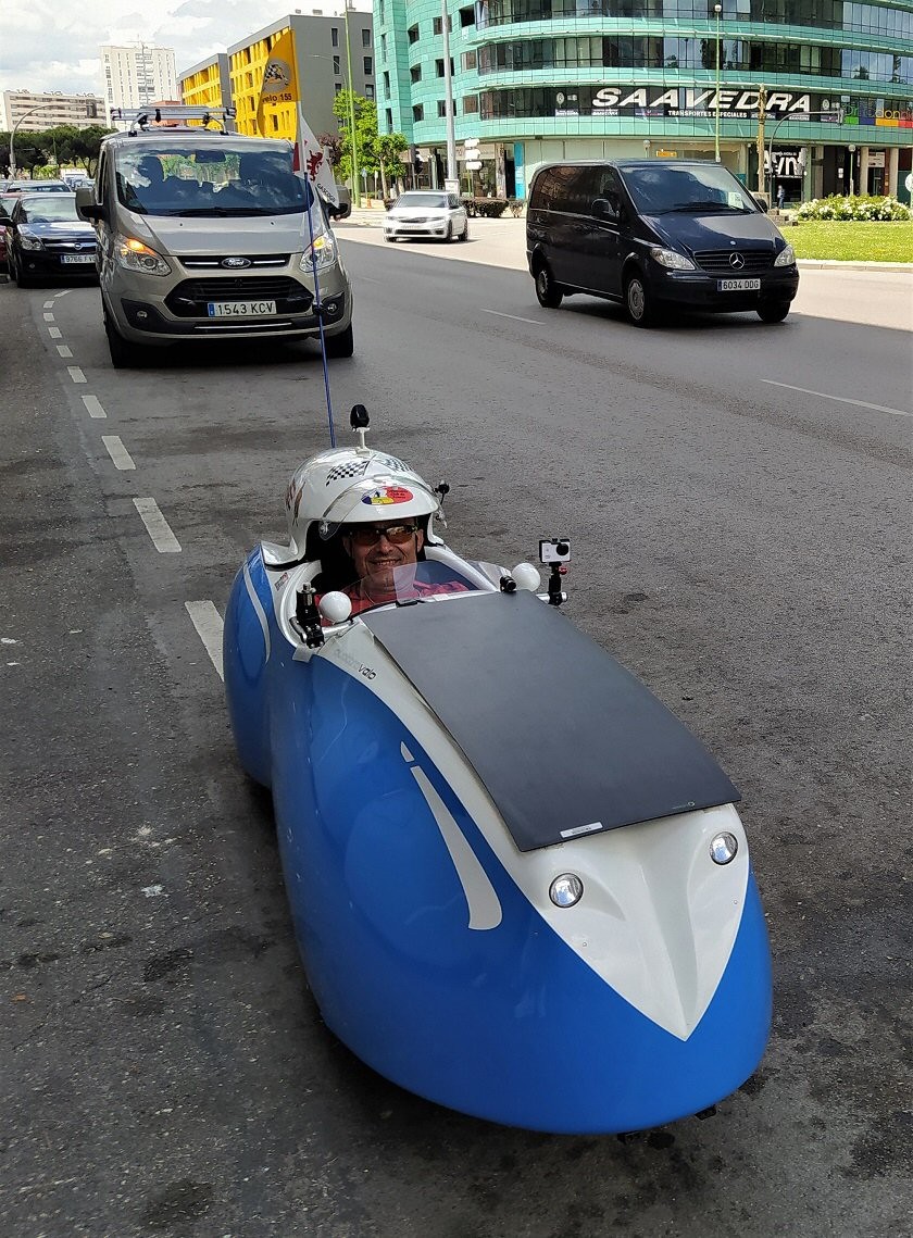 Un drôle d'engin , peu fréquent sur nos routes !