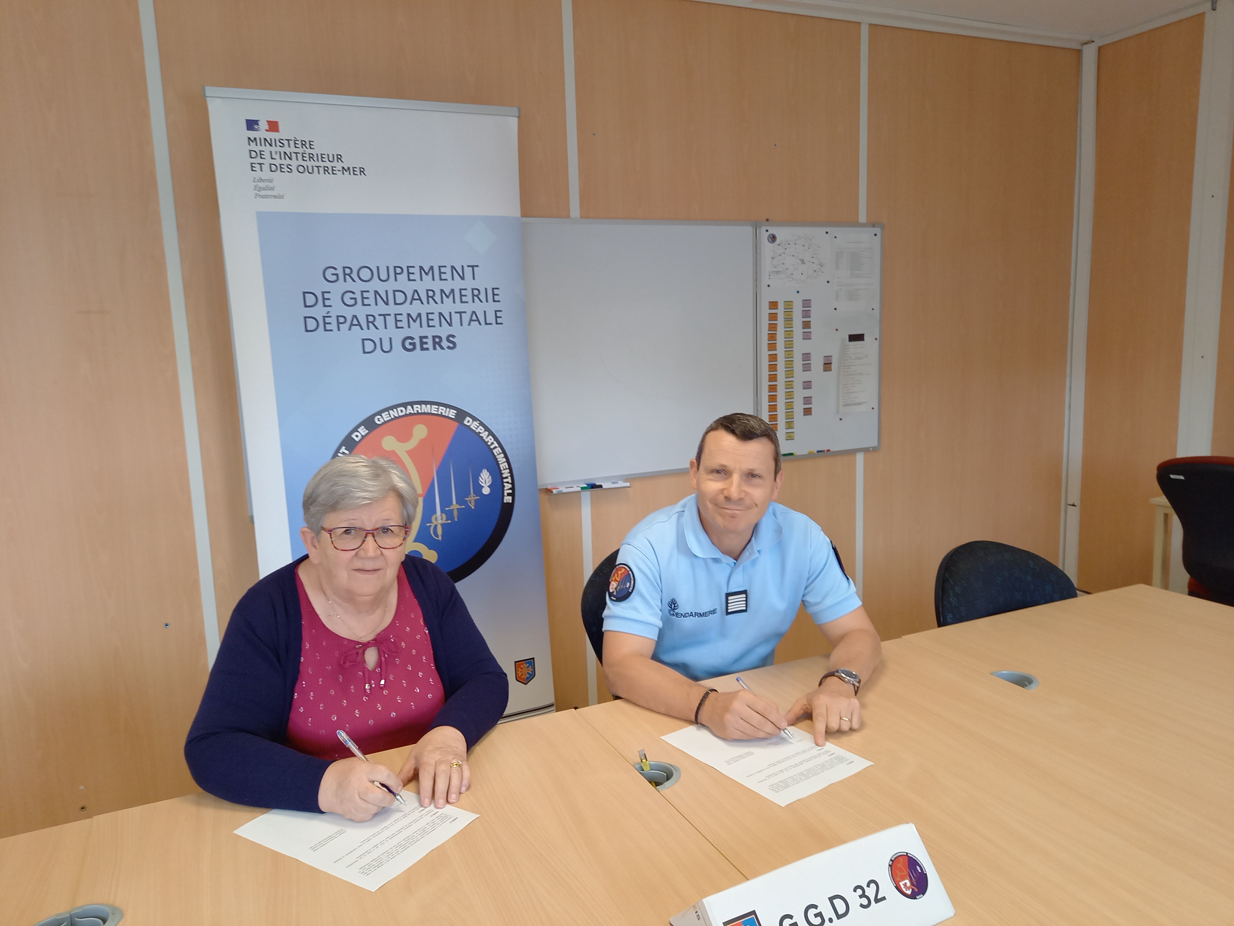 Pierrette Darrieutort et Sébastien Mahey ont signé la convention de partenariat.