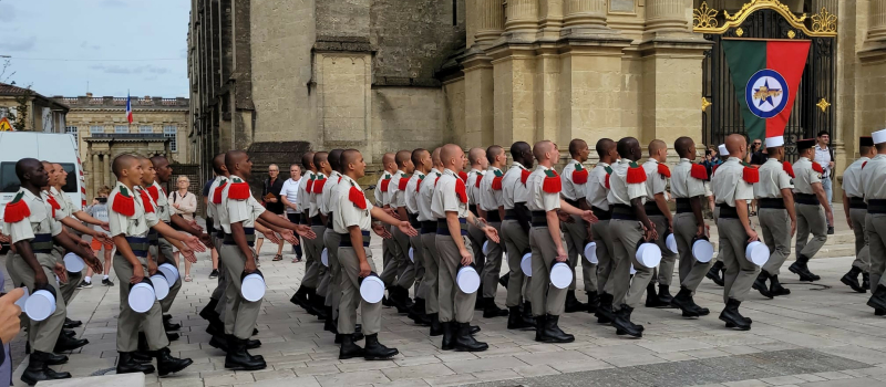 Les nouveaux légionnaires ont  reçu leur képi blanc  sur le parvis de la cathédrale Sainte Marie