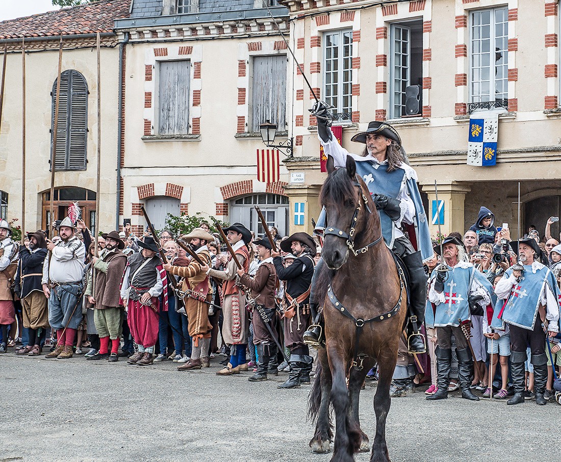 0 Arrivée de d'Artagnan et salut 1bis 090815.jpg