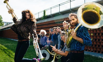 Une fanfare , habituée du festival Welcome in Tziganie