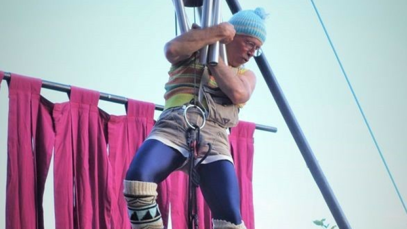 Le Valpiniste, une gesticulation à fleur de cirque, pour l’inauguration de la saison culturelle de Fleurance