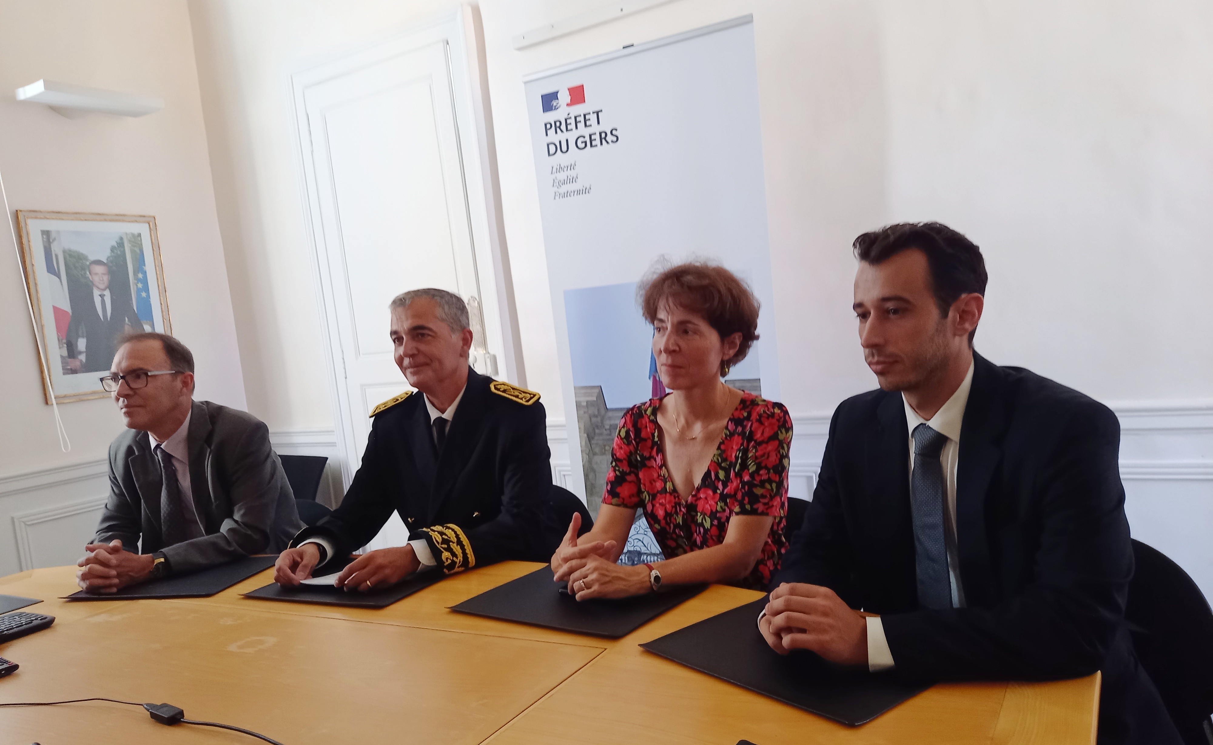 Lors de sa conférence de presse, Laurent Carrié, était entouré de Jean-Sébastien Boucard, secrétaire général de la préfecture, Véronique Moreau, sous-préfète de Condom, et de Raphaël Farges, sous-préfet de Mirande.
