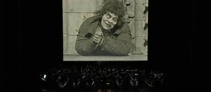 Ciné concert de plein air sur le parvis de la cathédrale