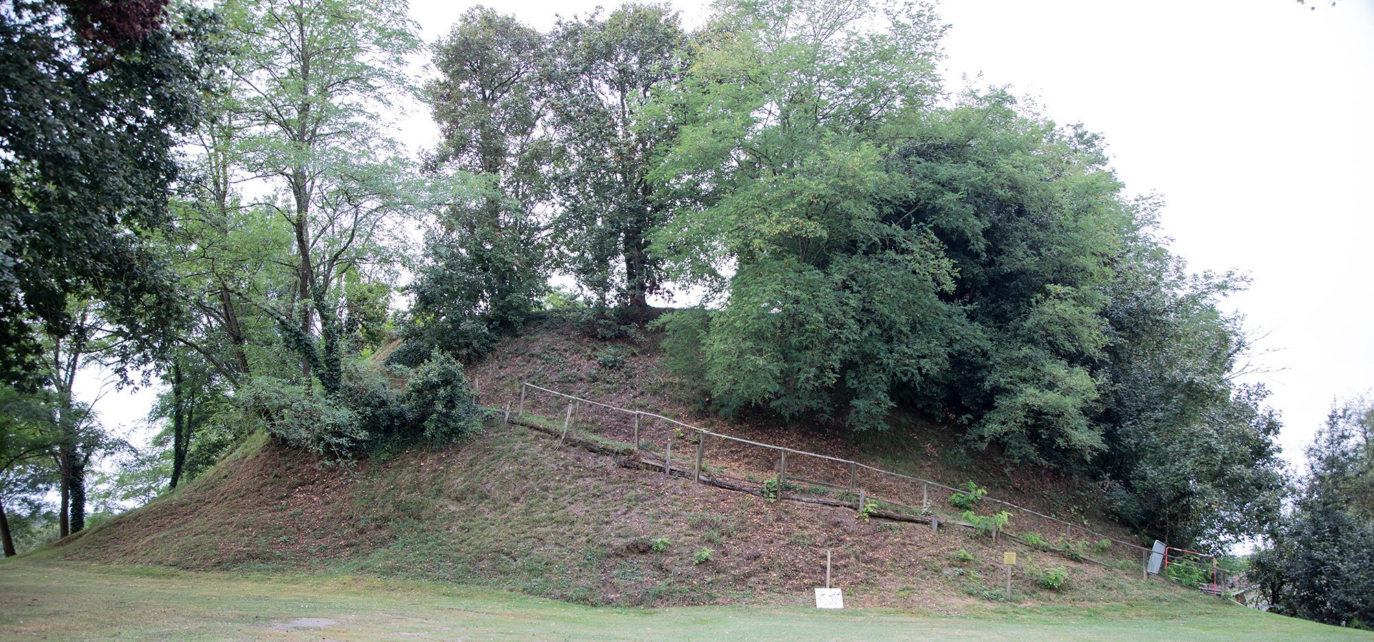 0 La Motte castrale 1bis 200921.jpg