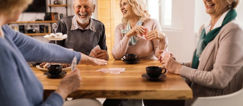 Un café-rencontre pour partager ses idées sur la dynamique senior