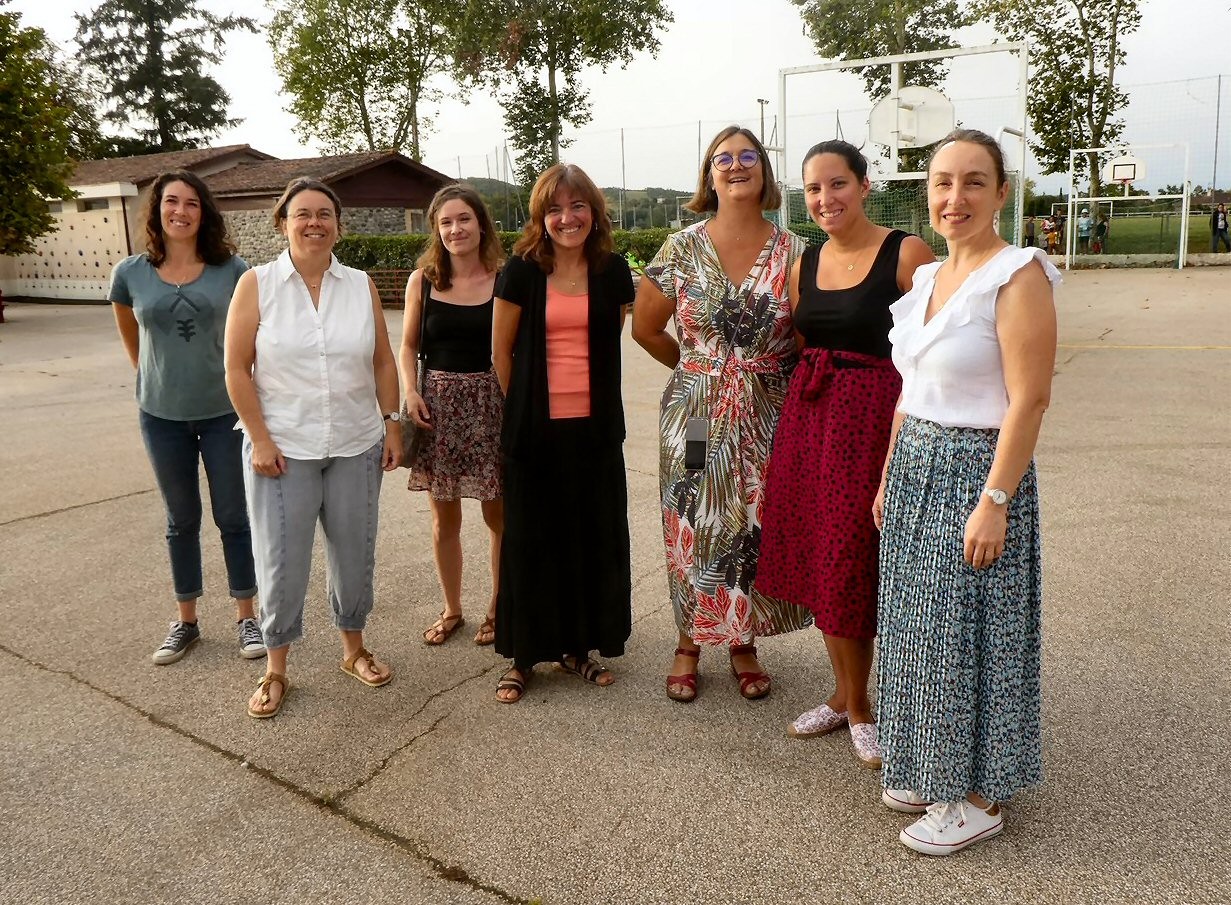 Des enseignantes très souriantes