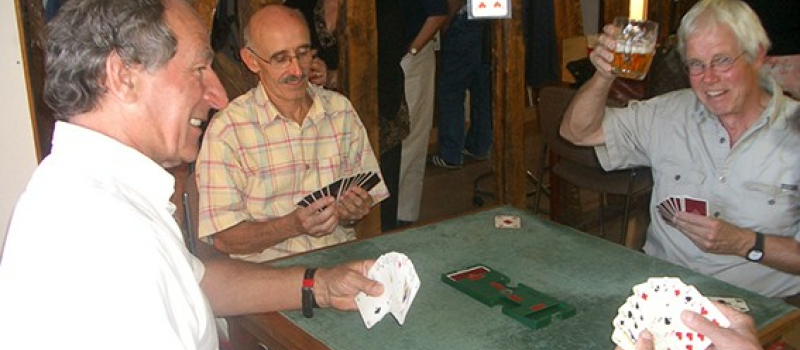 Les atouts et les bienfaits du bridge
