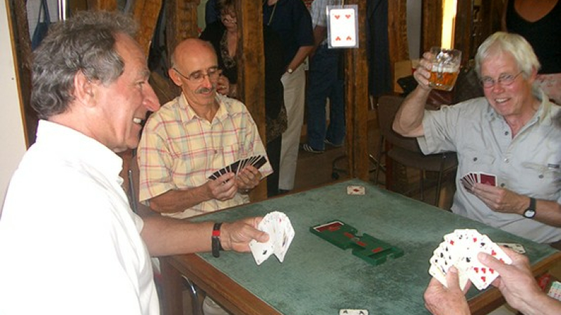 Les atouts et les bienfaits du bridge