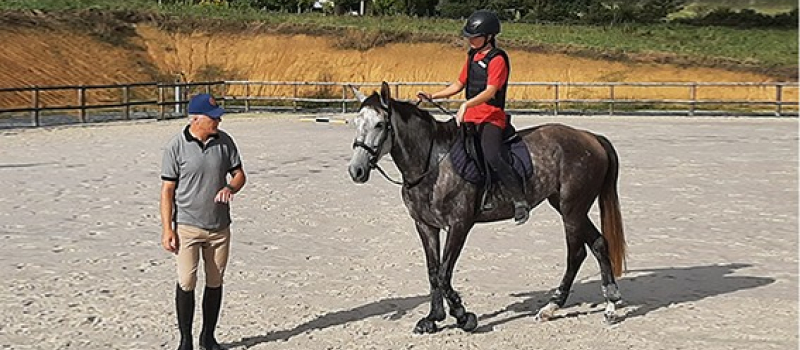 Un ancien écuyer du Cadre Noir de Saumur dispense son savoir au LEPA