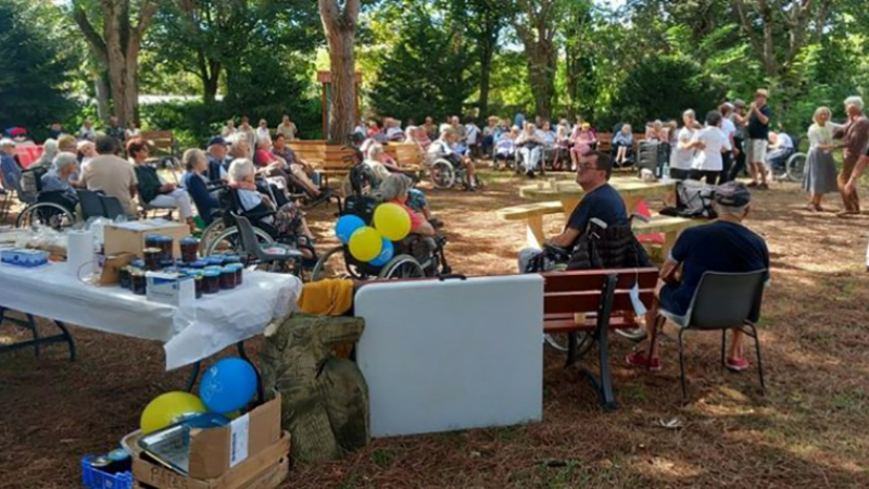 Un grand moment d'amitié partagé à Saint Jacques