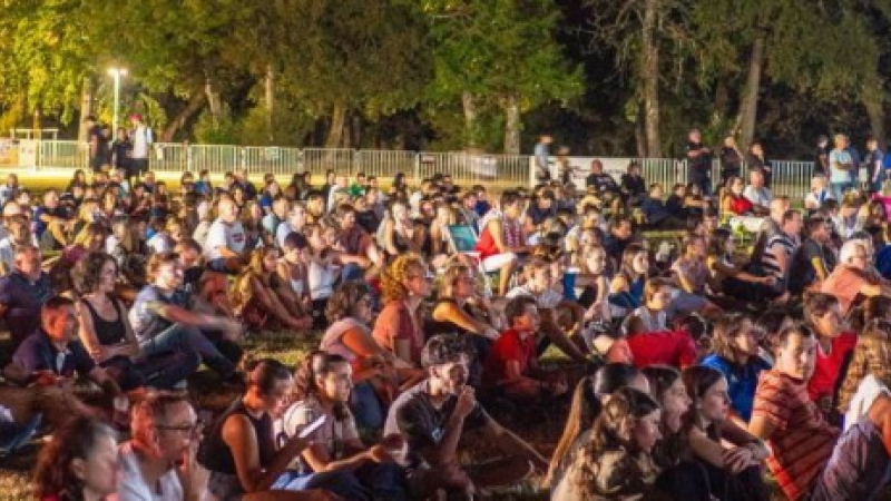 Coupe du monde de rugby : une fan zone sur le parvis de la cathédrale