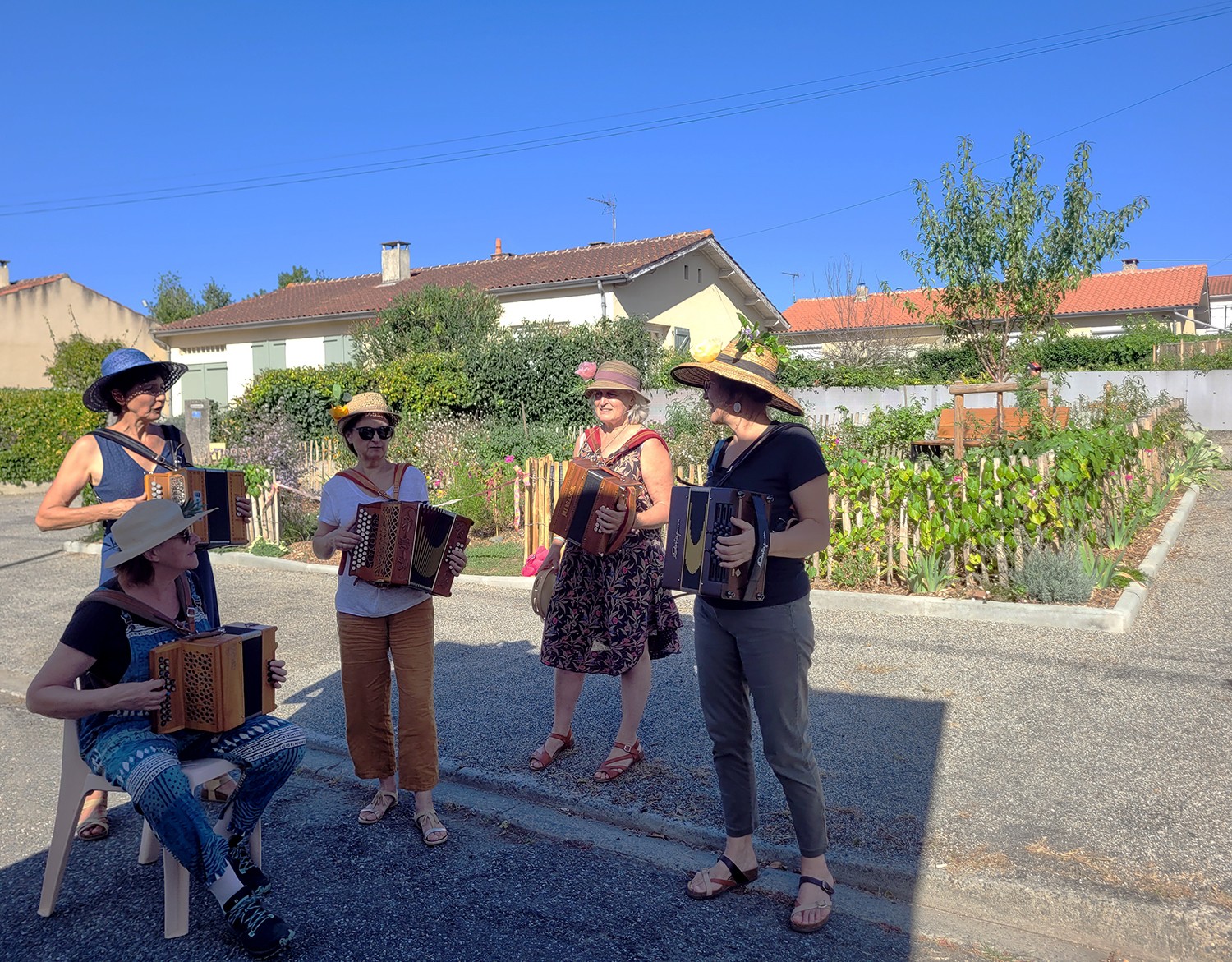 2023-10-Jardin_quartier.jpg