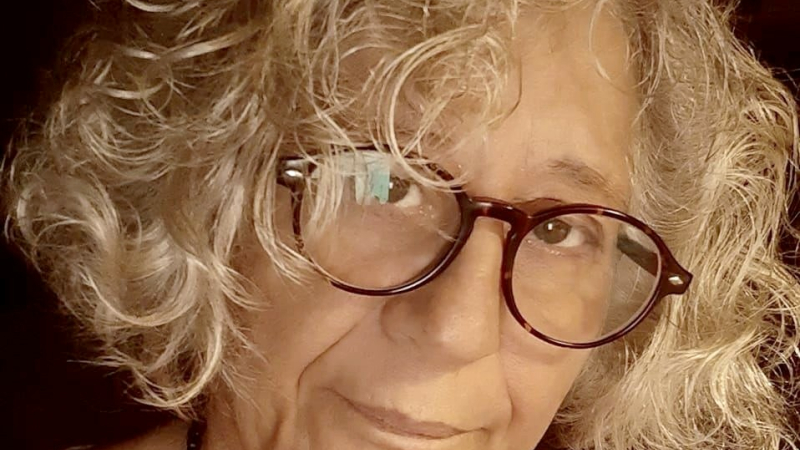La chanteuse  Philomène s'ouvre à l'écriture pour enfants