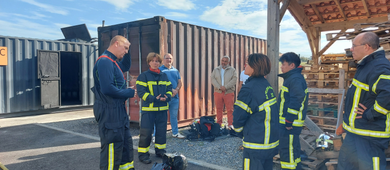 Journée de la résilience : découverte d'une porte pédagogique et démonstration du caisson de feu