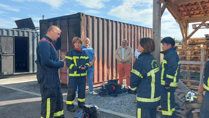 Journée de la résilience : découverte d'une porte pédagogique et démonstration du caisson de feu