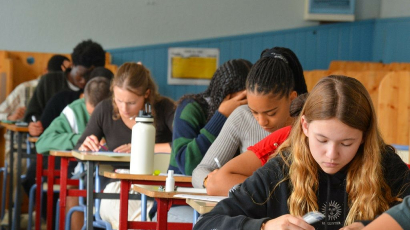 Devoirs en commun pour les élèves des classes de  Terminale
