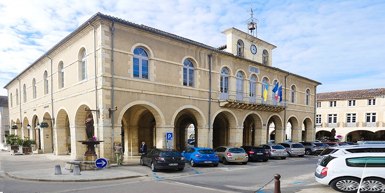 fleurance hotel de ville.jpg