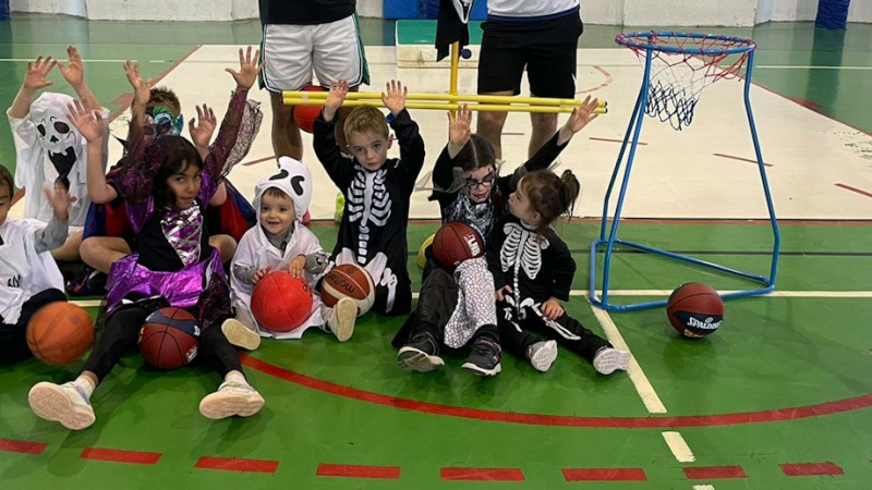 Quand un ballon de basket rencontre une citrouille...