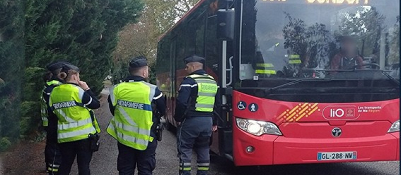 contrôle routier, notamment de bus.,