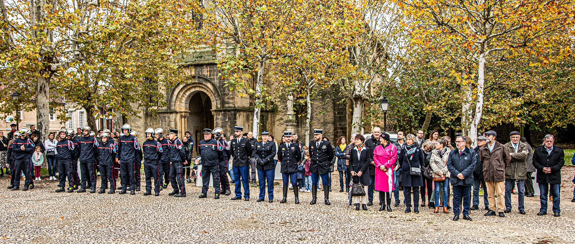 11 De la gauche pompiers gendarmes et CM 1bis 111123.jpg