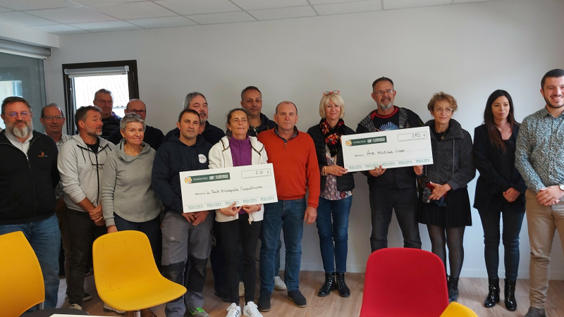 Deux associations reçoivent un chèque du Crédit Agricole